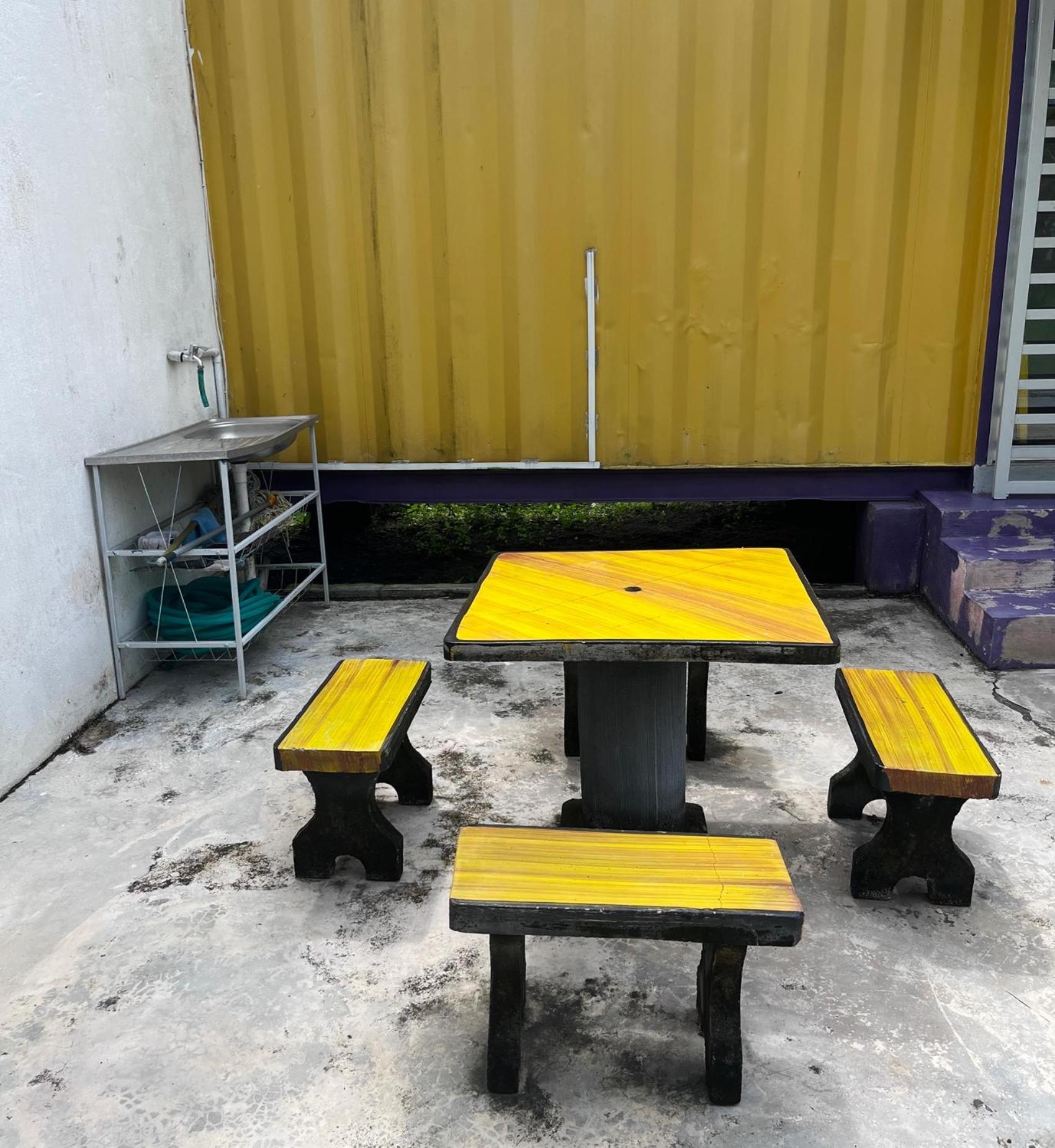 Purple Cube At Lumut Cube Homestay Kontena Ngoại thất bức ảnh